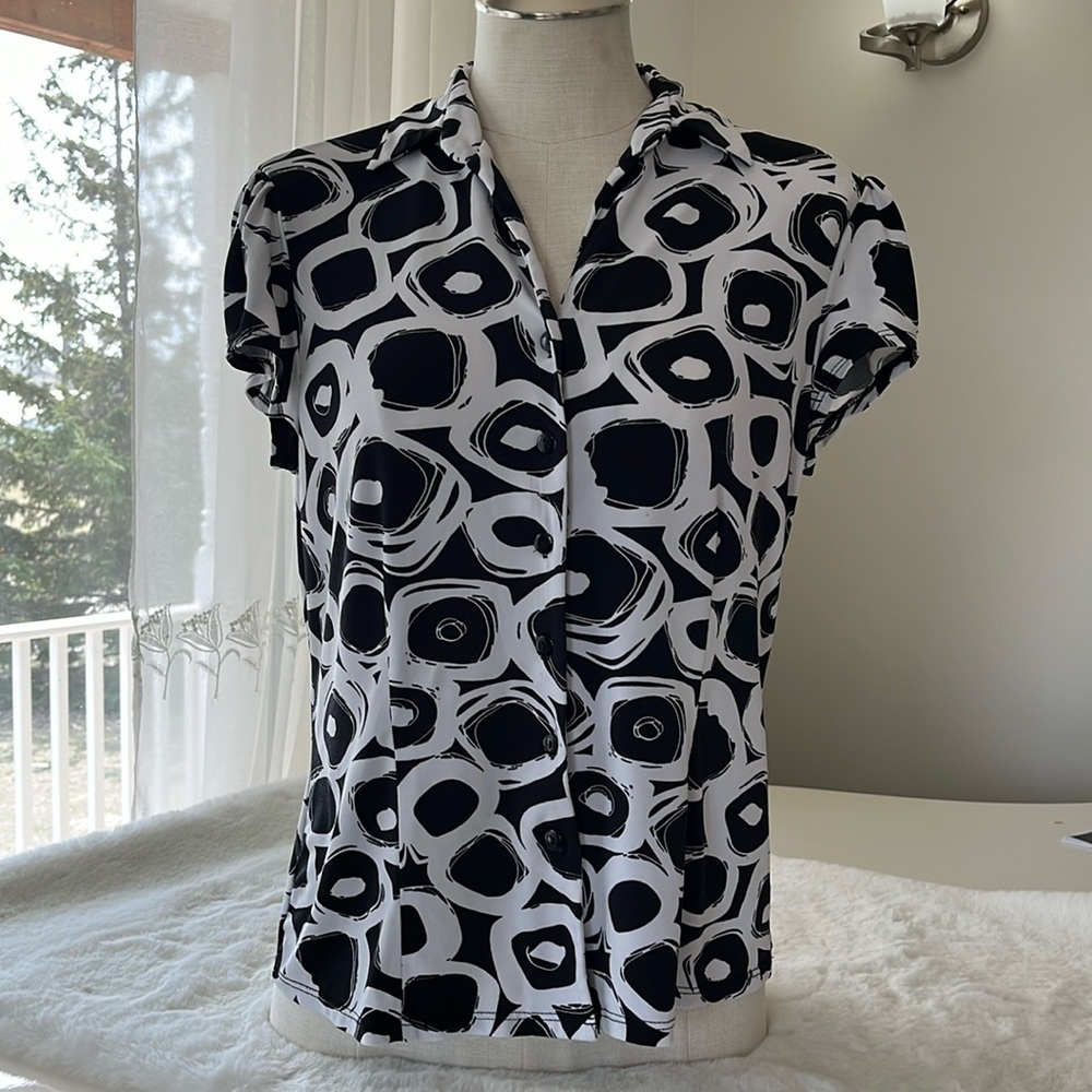 Cleo print button up blouse size medium